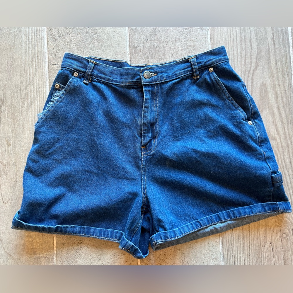 Tower Hill Sport women’s denim cargo Jean shorts, size 12.